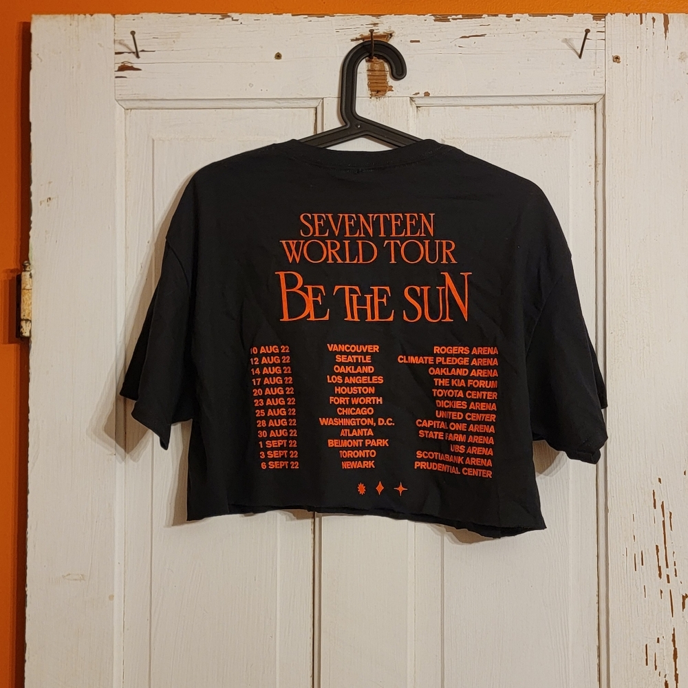 Seventeen K-pop Band Merch Cropped T-shirt Be The Sun World Tour Black - Large